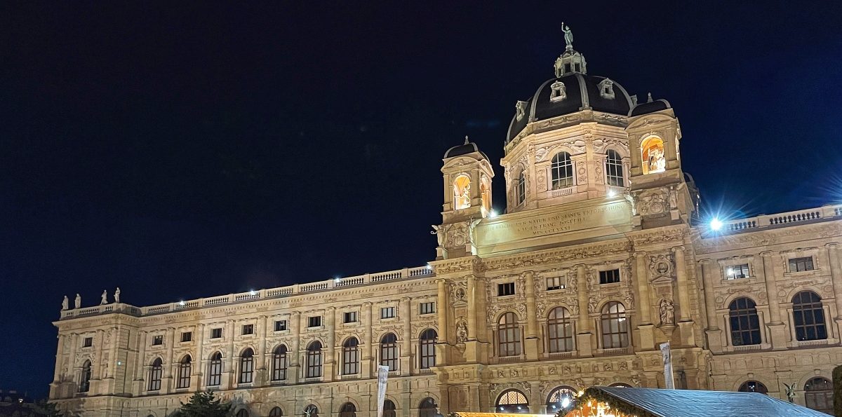 維也納聖誕市集全記錄—在女皇凝視下逛街 瑪麗亞泰瑞莎廣場聖誕市集Weihnachtsdorf Maria-Theresien-Platz