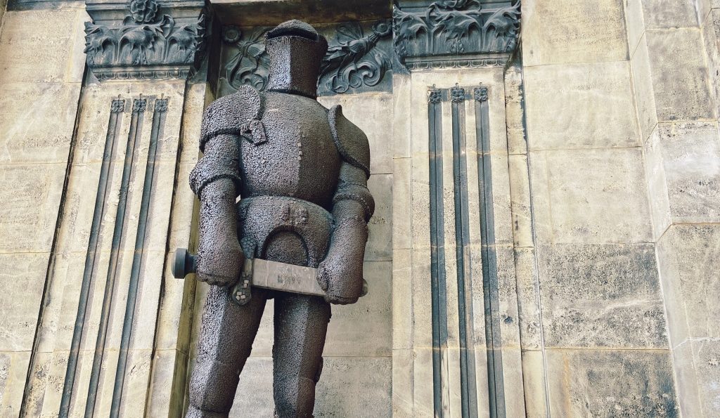 維也納: 隱身街角的鋼鐵人