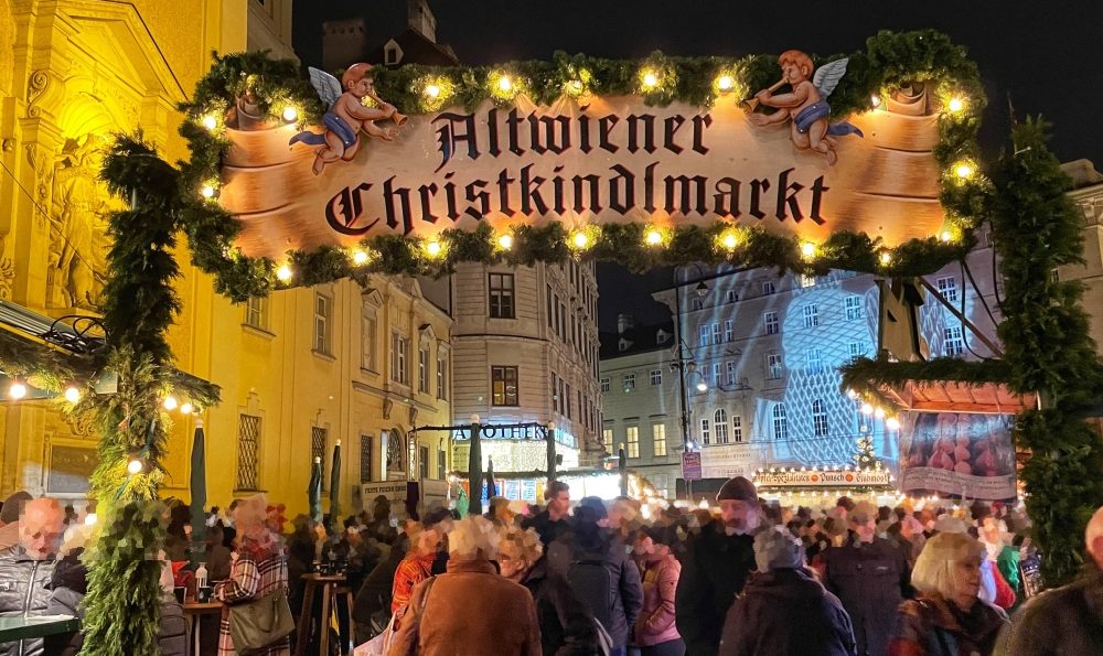 維也納聖誕市集全記錄 小巧溫馨，喝熱飲做公益的 老維也納聖誕市集 Altwiener Christkindlmarkt Freyung